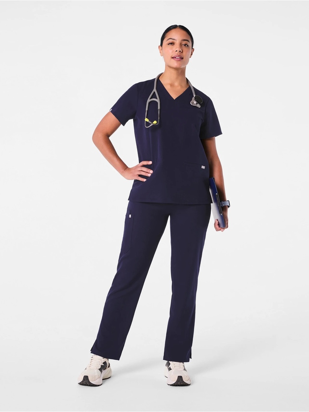 FIGS Casma 3 Pocket V-Neck Classic Fit Scrub Top in Navy